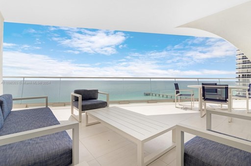Collins Ave 16900
