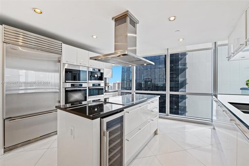 Collins Ave 17100