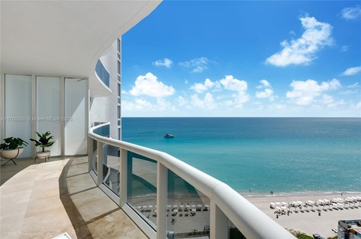 Collins Ave 16000