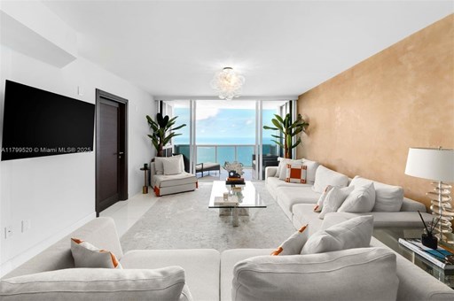 Collins Ave 18200