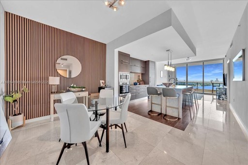 BISCAYNE BLVD 900