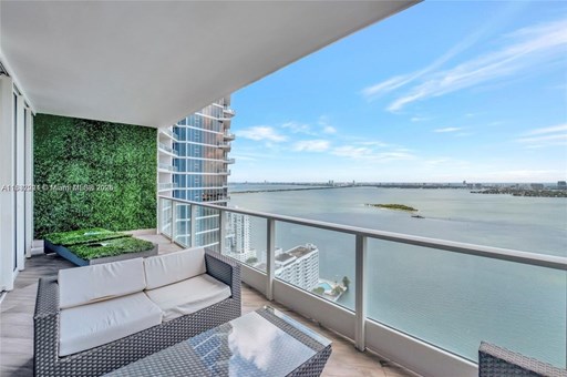 N Bayshore Dr 2000