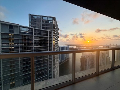 Brickell Ave 400