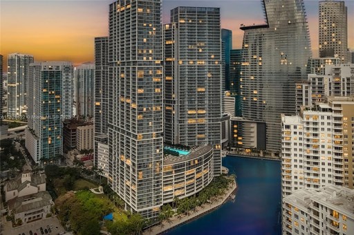 Brickell Ave 400
