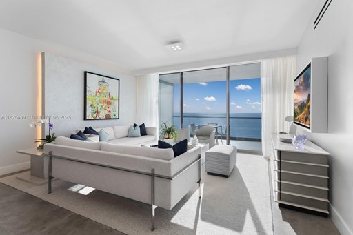 Collins Ave 10200