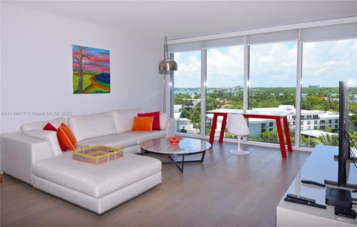 Collins Ave 10200