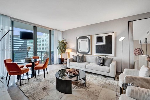 88 SW 7th St 0