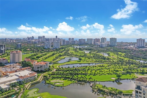 19501 W COUNTRY CLUB DR 19500