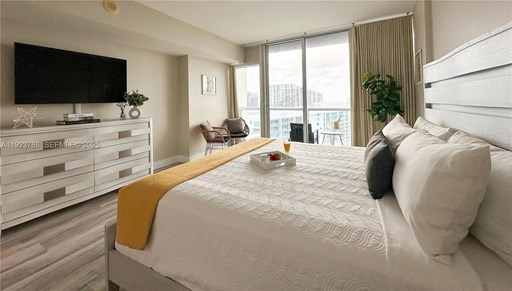 485 Brickell Ave 400