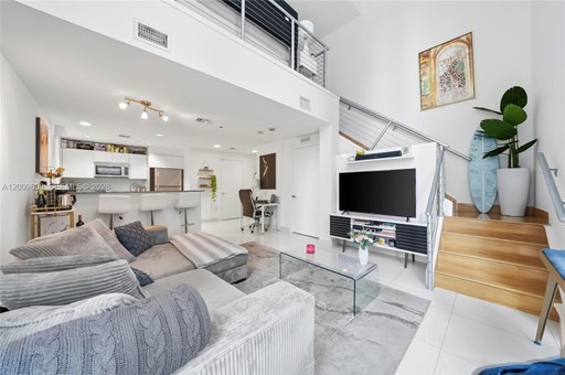 1050 Brickell Ave #1002 1000