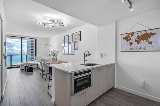 501 NE 31st #3704 500