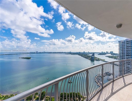 1750 N Bayshore Dr #3301 1700