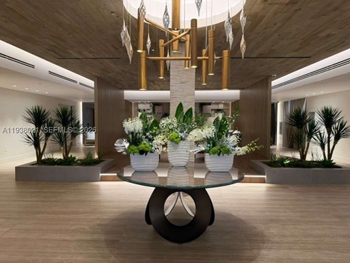 2301 Collins Ave #423 2300