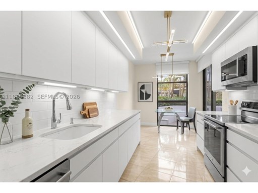 20281 E Country Club #207 20200