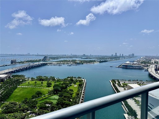 888 Biscayne Blvd #3611 800
