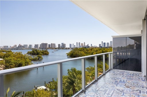 16385 Biscayne Blvd #506 16300