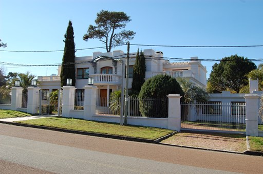 Casa parada 16 playa Mansa