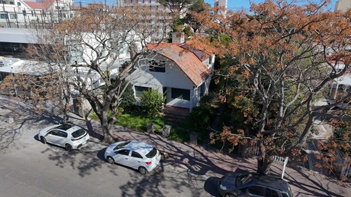 Casa en zona comercial de la Península