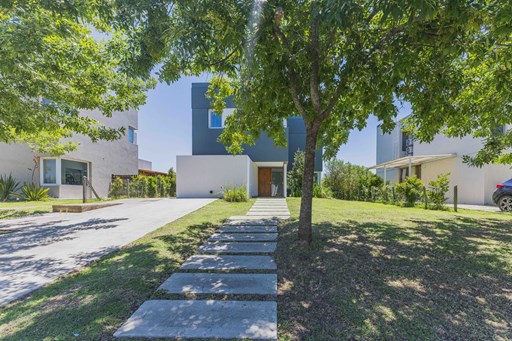 Araucarias - Puertos del Lago 100