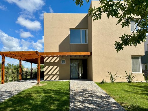 Av de Los Lagos , Puertos del Lago, Escobar 100