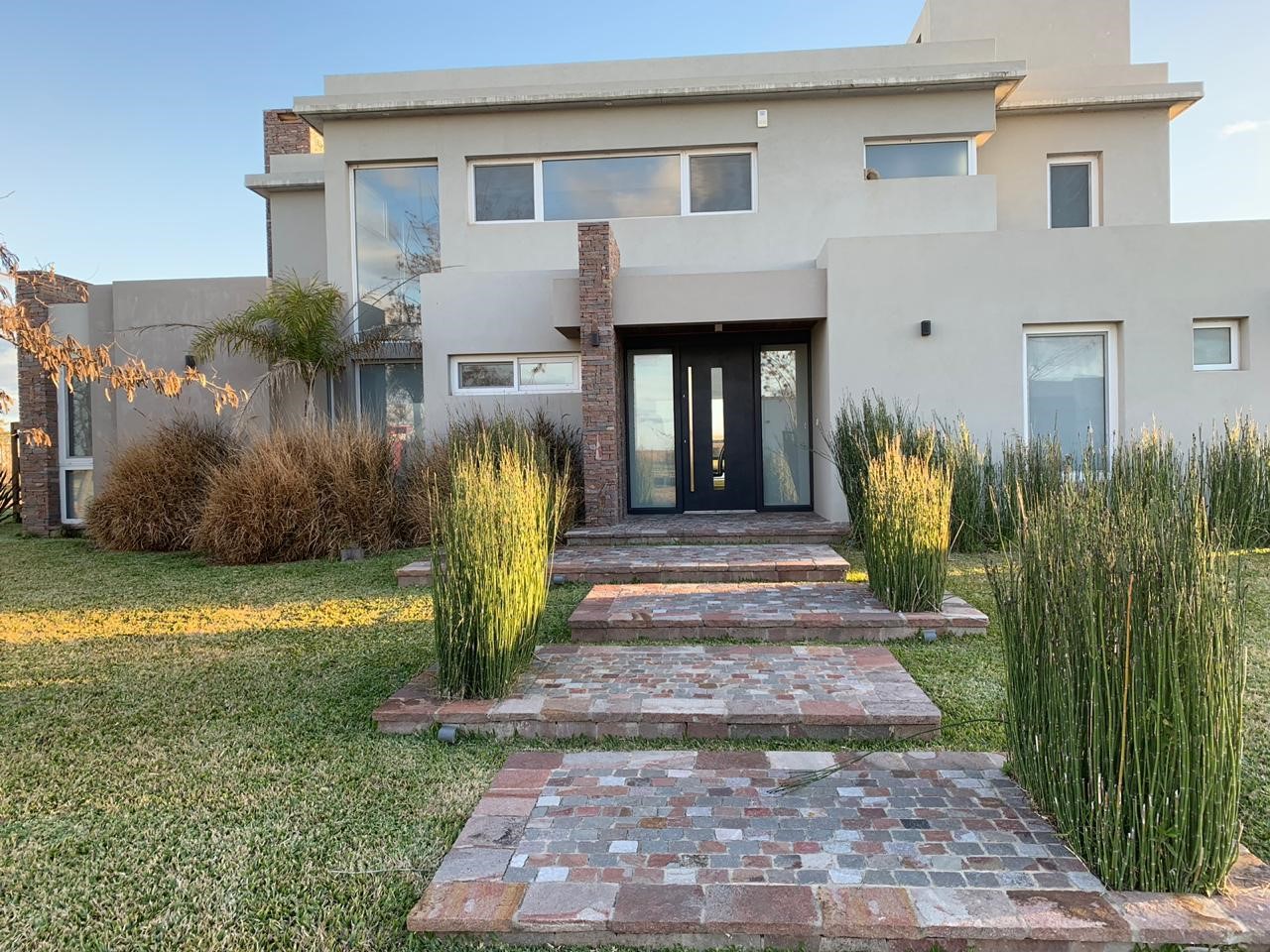 GV Venta Casa 8 amb a La Laguna barrio El Canton Norte Escobar