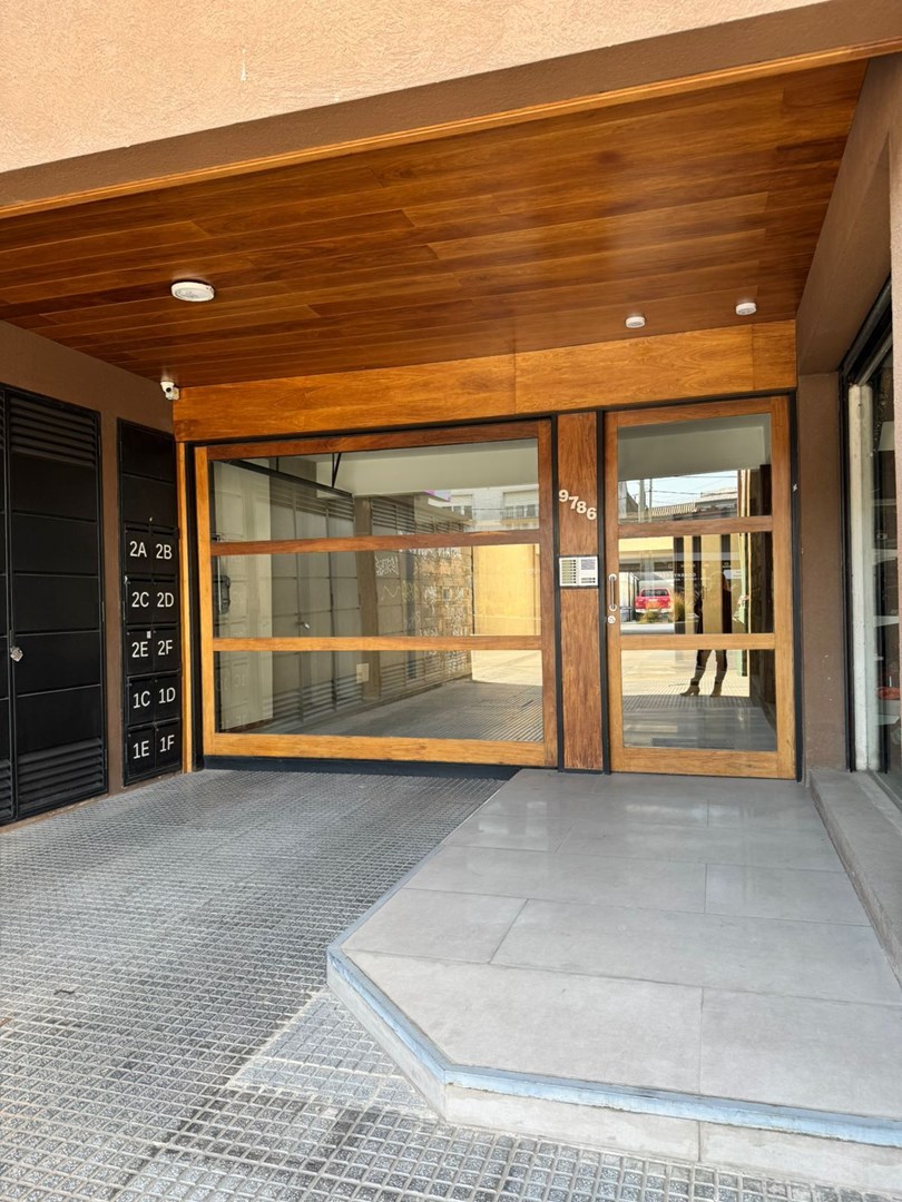 Hipolito Yrigoyen 9786 lomas de Zamora 9700