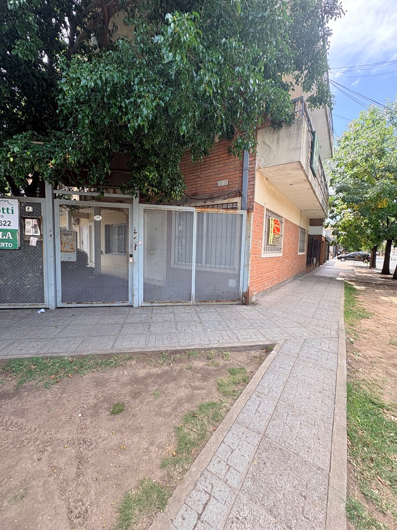 Carlos Pellegrini 1400