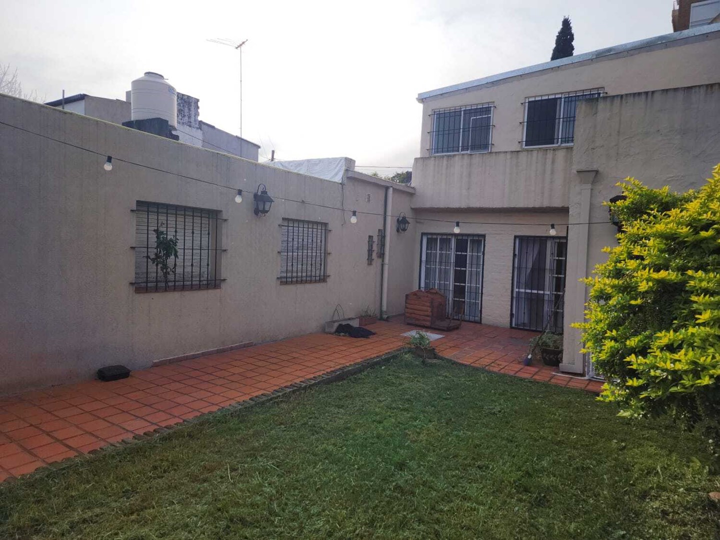 Tucuman al 800, Pilar centro