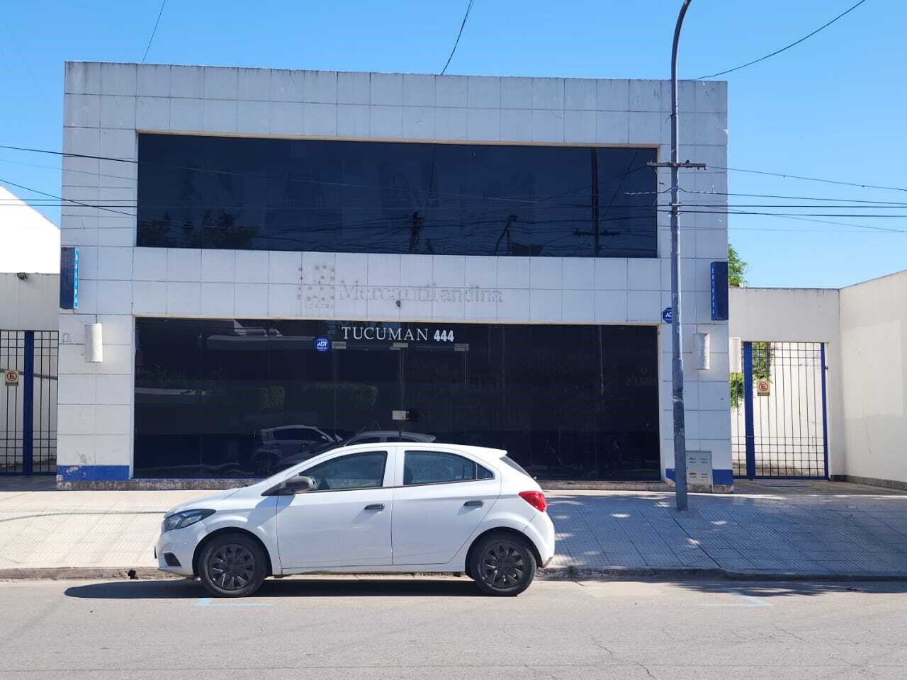 Pilar centro sobre calle Tucumán