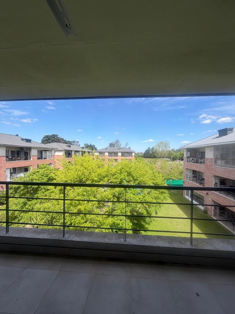 Villa Vento, Pilar