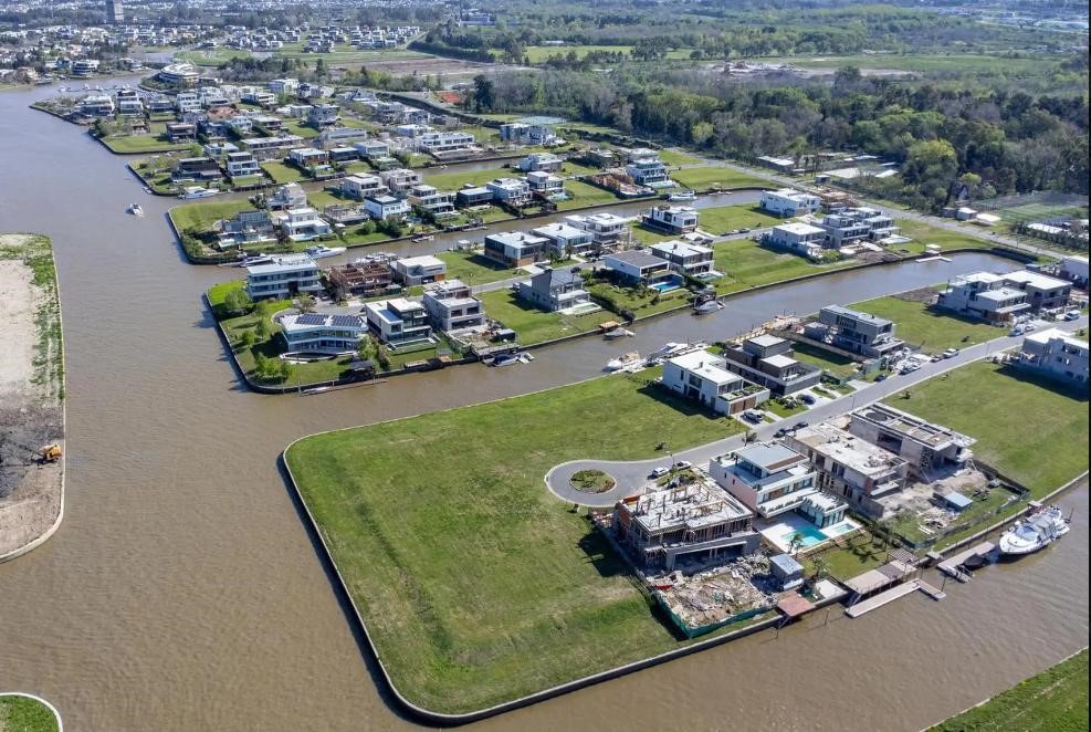 Lote excelente ubicación El Yacht