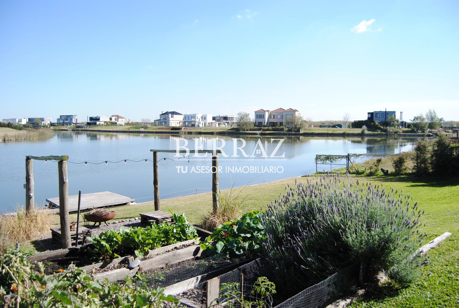 Casa venta al lago en Puertos Muelles Escobar lote de 982,28 m2 