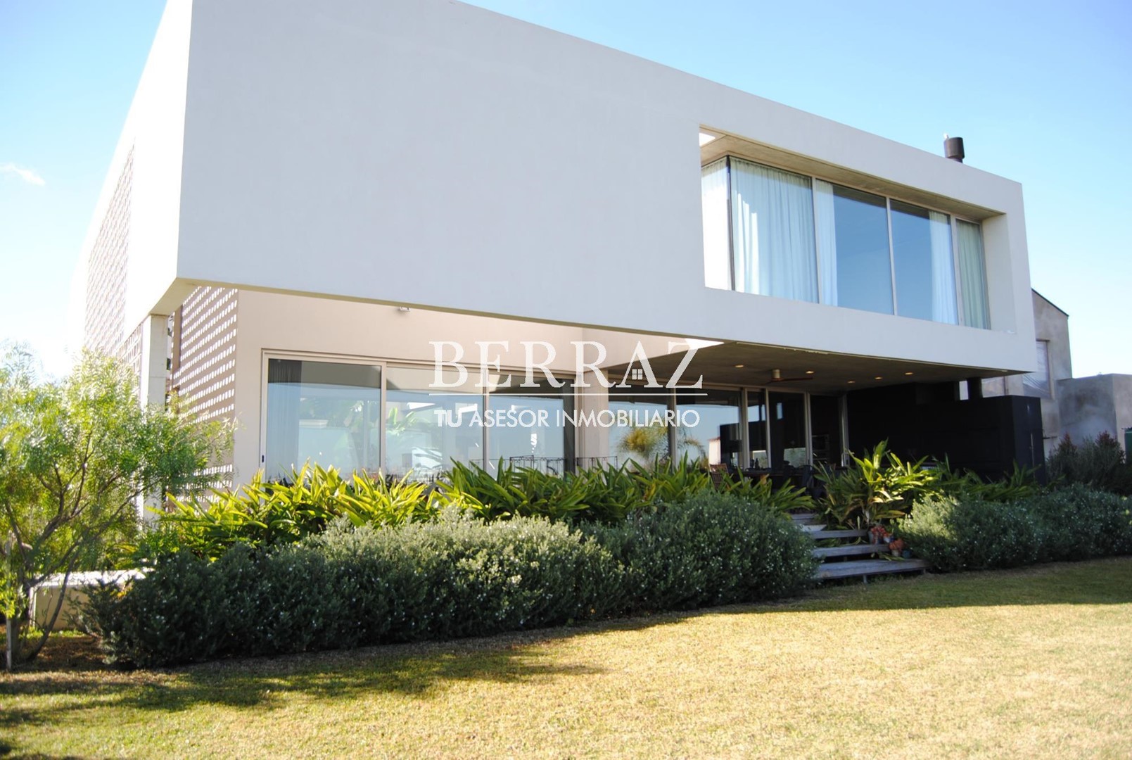 Casa venta al lago en Puertos Muelles Escobar lote de 982,28 m2 