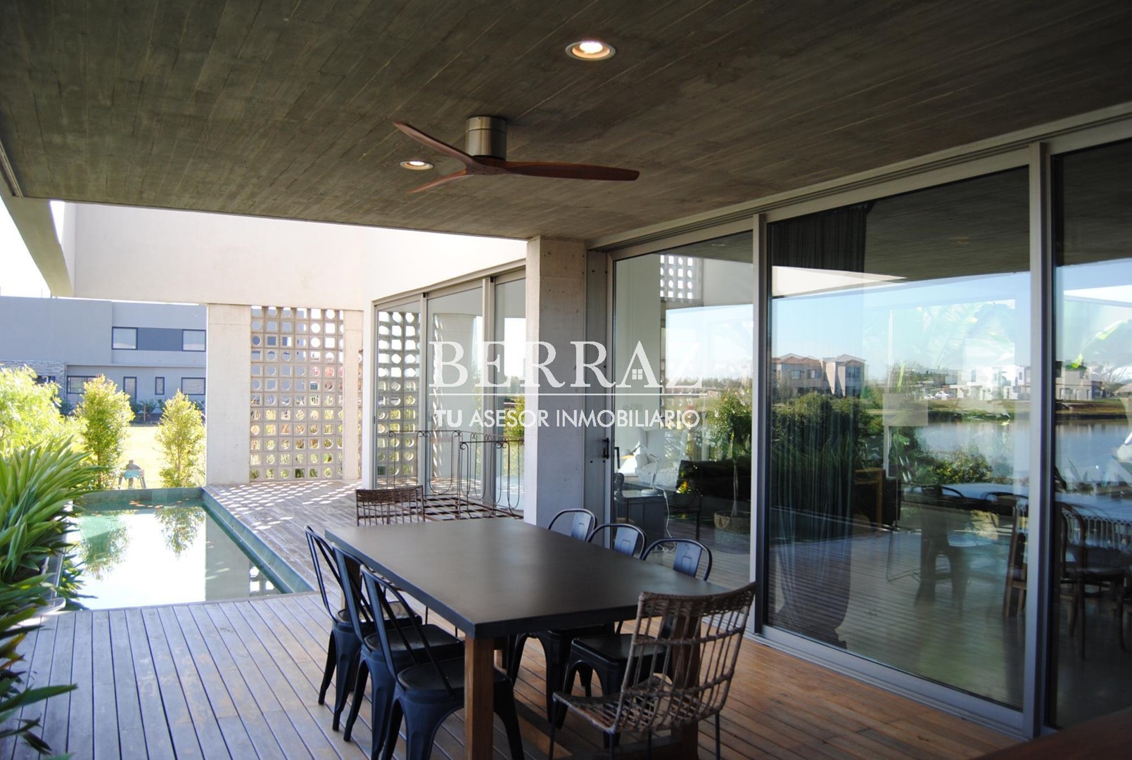 Casa venta al lago en Puertos Muelles Escobar lote de 982,28 m2 