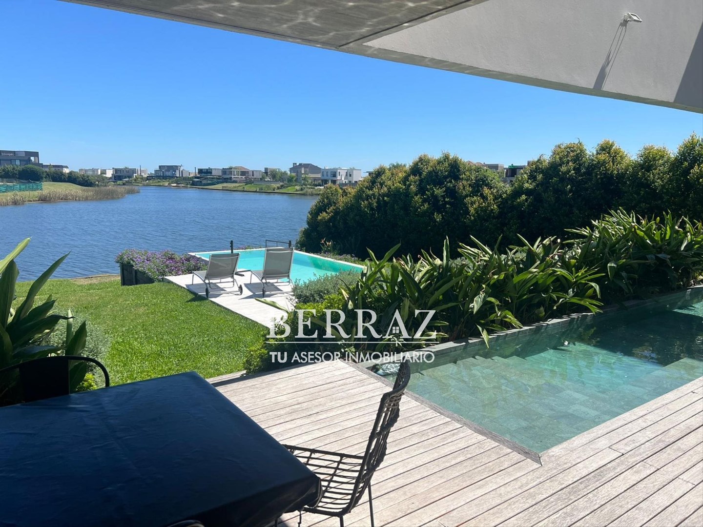 Casa venta al lago en Puertos Muelles Escobar lote de 982,28 m2 