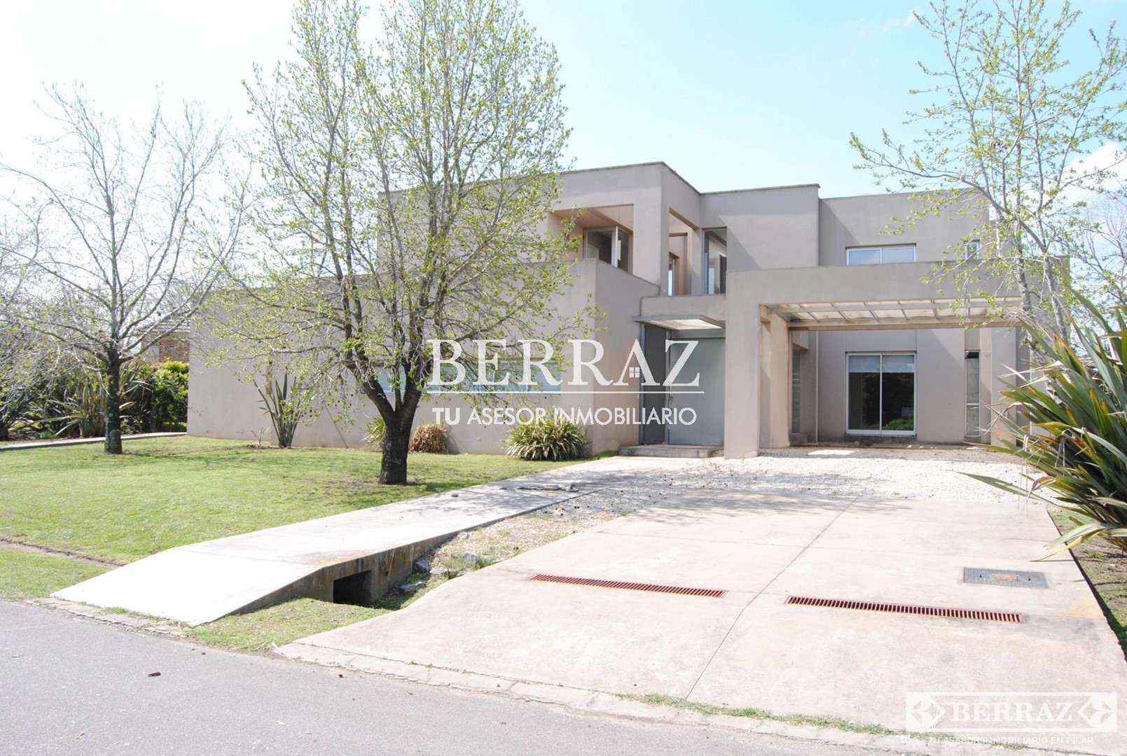 Casa venta 5 ambientes en Ayres De Pilar lote de 1023 m2