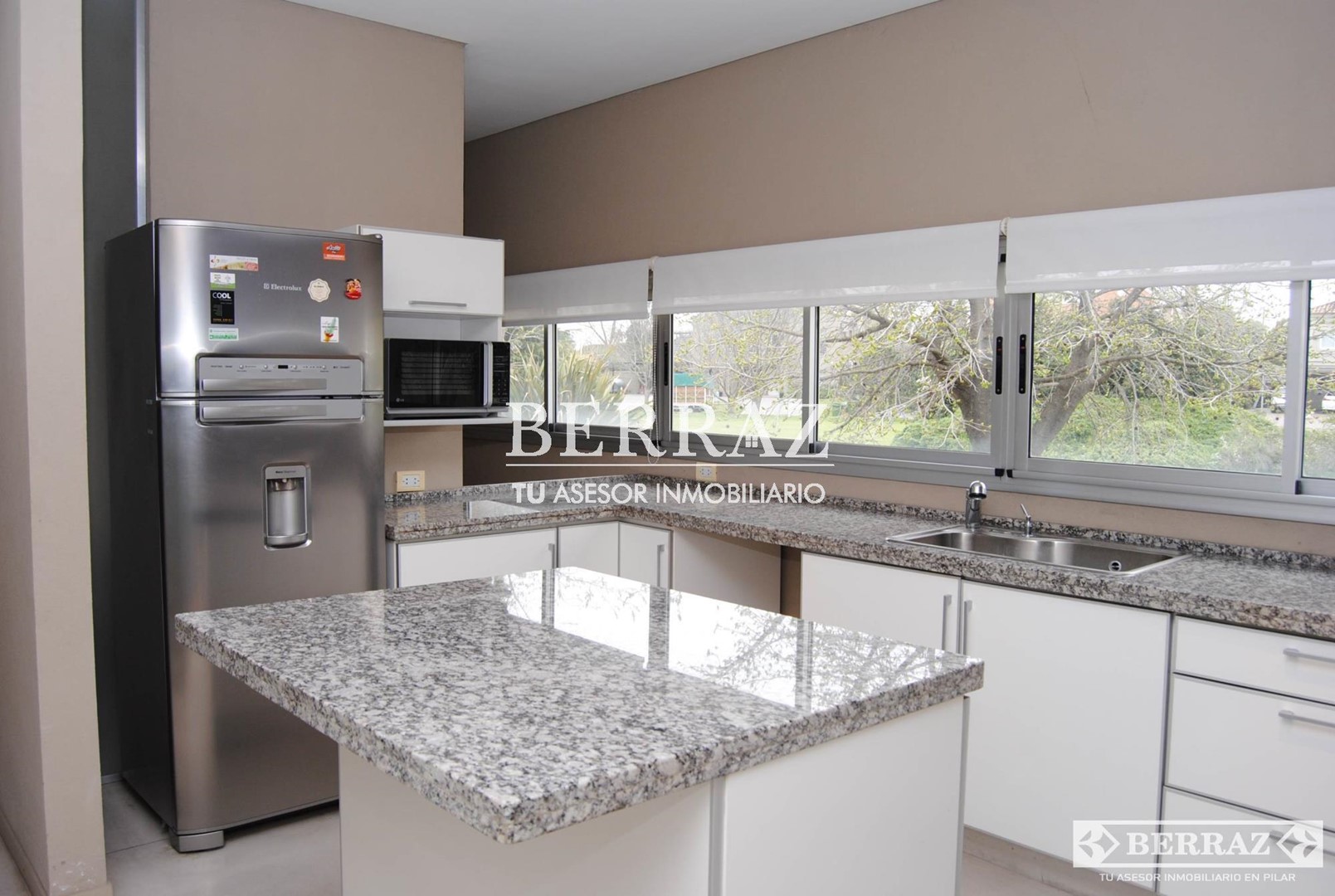 Casa venta 5 ambientes en Ayres De Pilar lote de 1023 m2