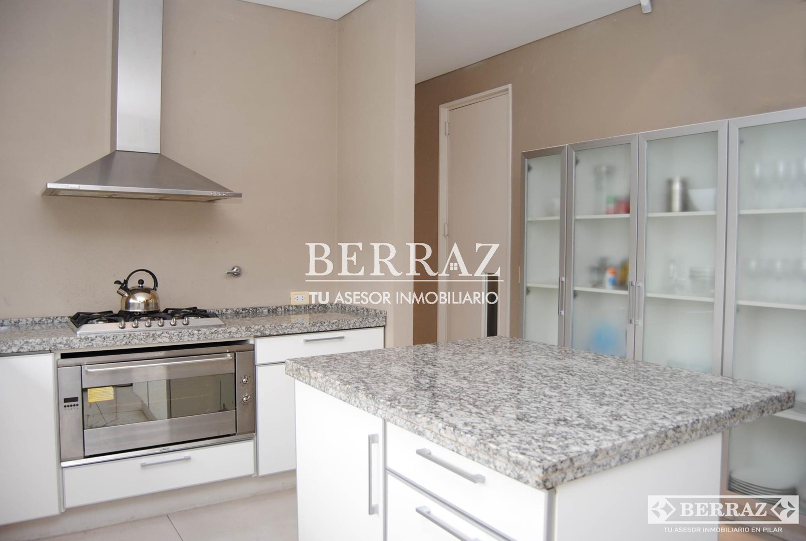 Casa venta 5 ambientes en Ayres De Pilar lote de 1023 m2