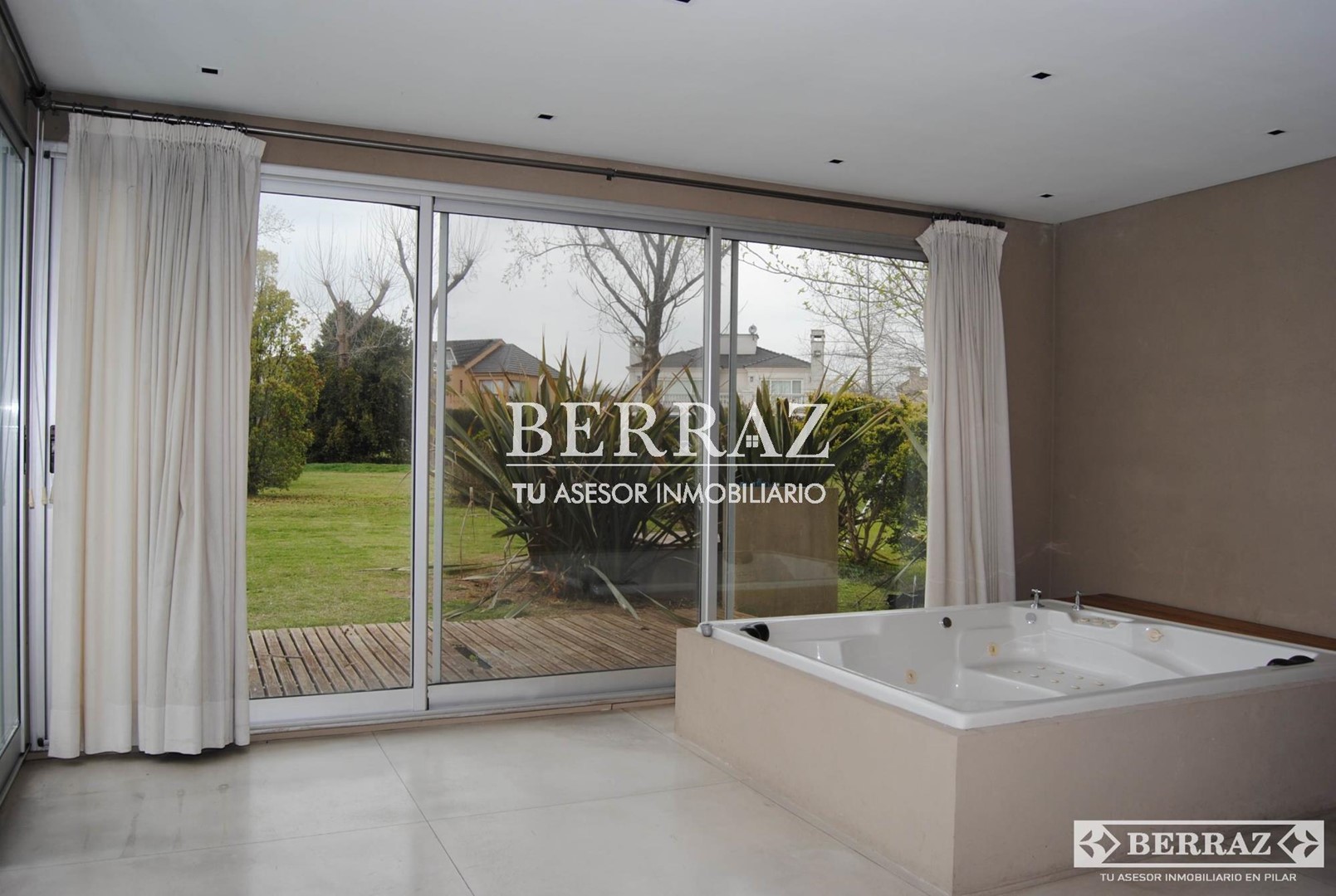 Casa venta 5 ambientes en Ayres De Pilar lote de 1023 m2