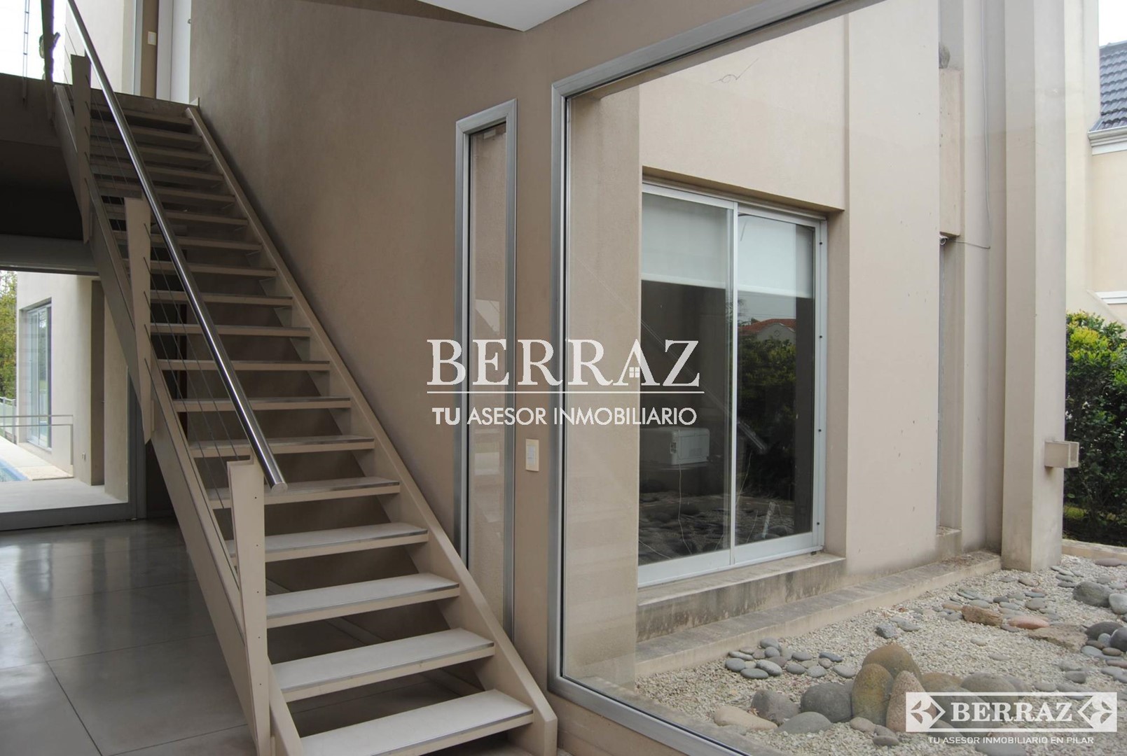 Casa venta 5 ambientes en Ayres De Pilar lote de 1023 m2