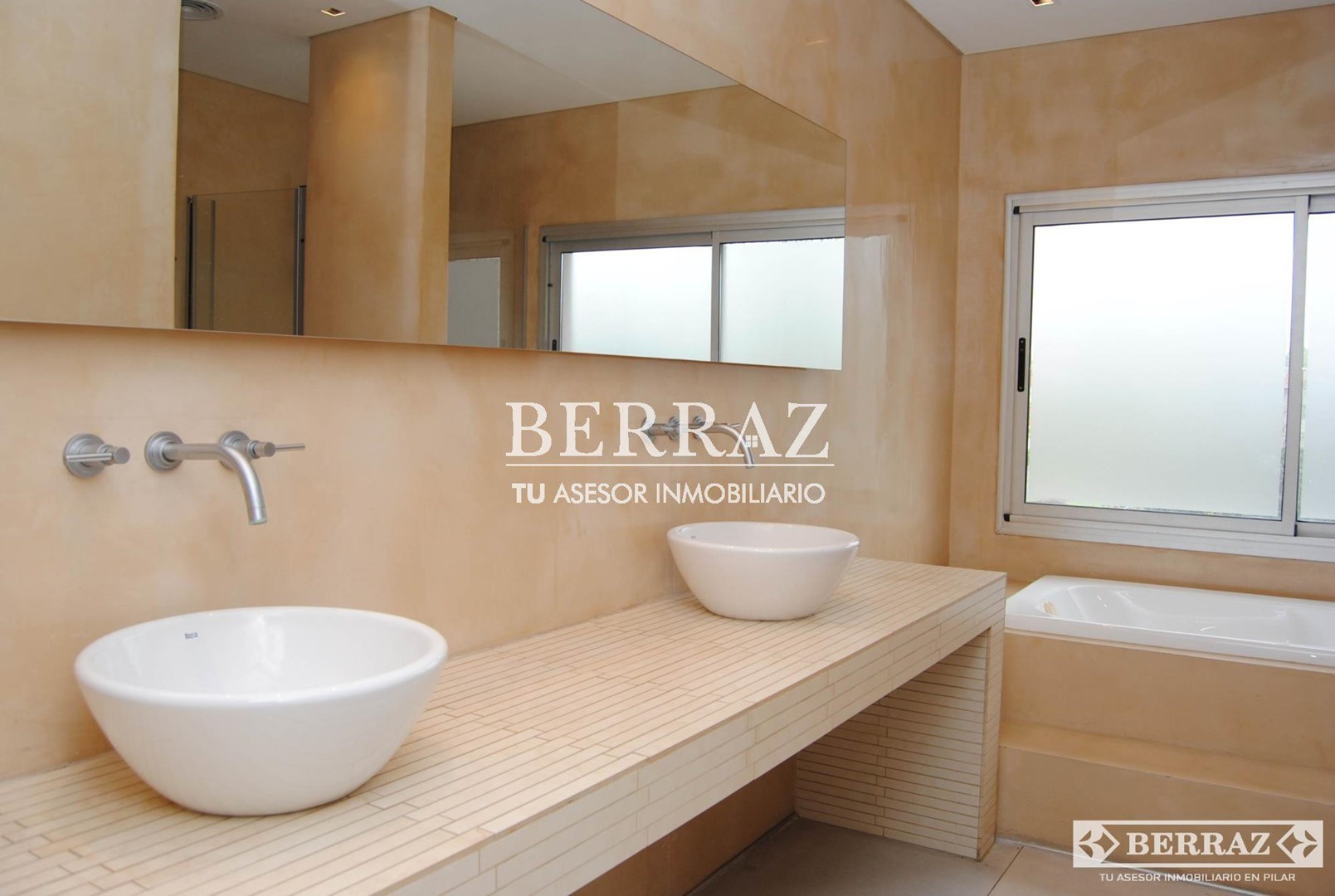 Casa venta 5 ambientes en Ayres De Pilar lote de 1023 m2