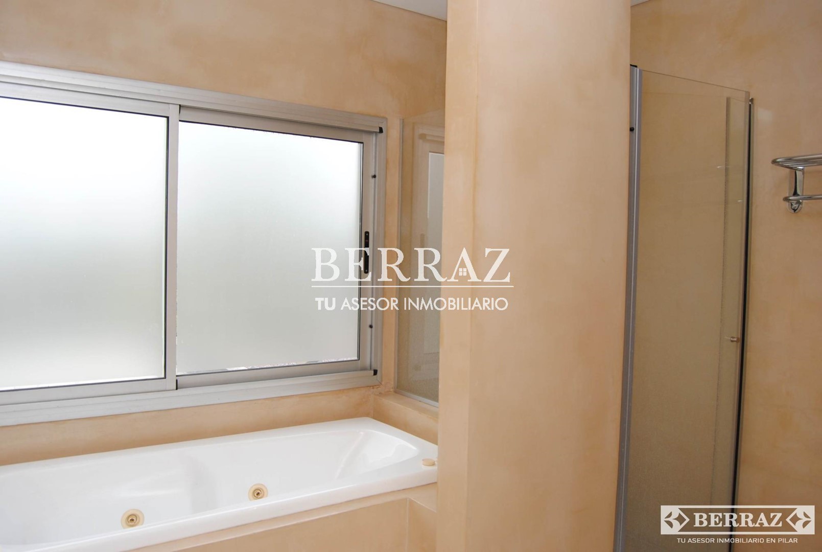 Casa venta 5 ambientes en Ayres De Pilar lote de 1023 m2