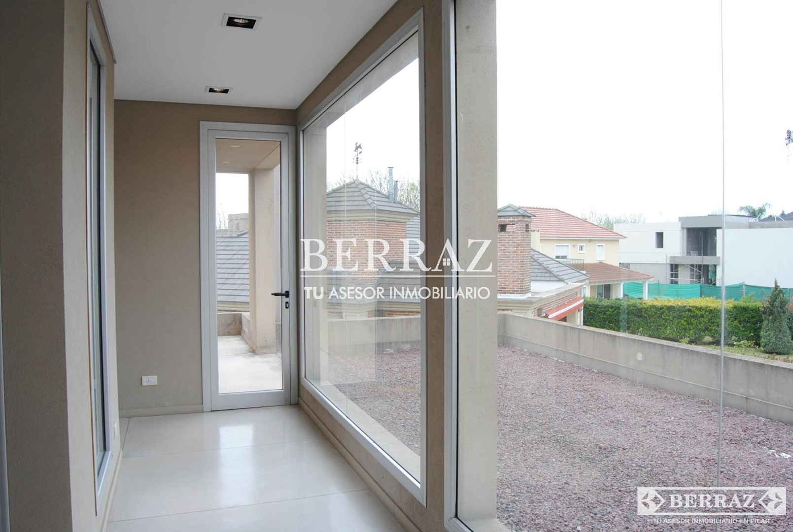 Casa venta 5 ambientes en Ayres De Pilar lote de 1023 m2