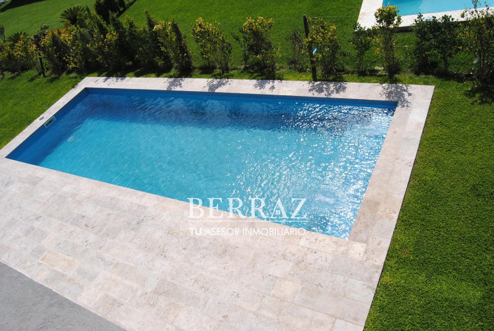 Casa venta 8 ambientes de estilo racionalista moderna en Ayres Plaza Pilar lote de 630 m2