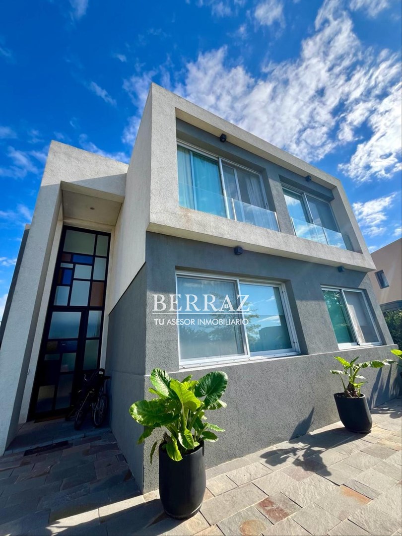 Casa venta 8 ambientes de estilo racionalista moderna en Ayres Plaza Pilar lote de 630 m2