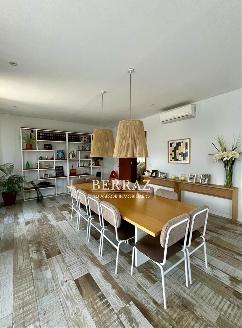 Casa venta 8 ambientes de estilo racionalista moderna en Ayres Plaza Pilar lote de 630 m2