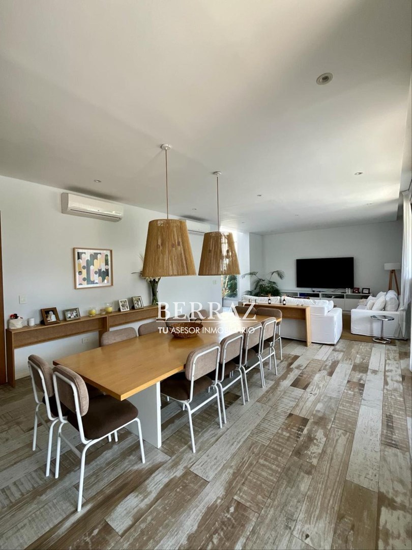 Casa venta 8 ambientes de estilo racionalista moderna en Ayres Plaza Pilar lote de 630 m2