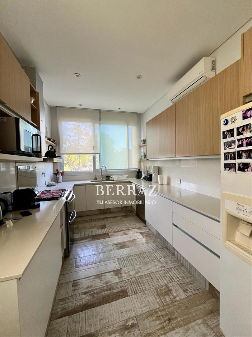 Casa venta 8 ambientes de estilo racionalista moderna en Ayres Plaza Pilar lote de 630 m2