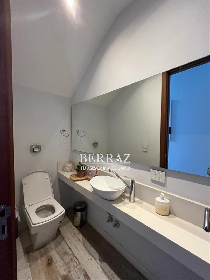 Casa venta 8 ambientes de estilo racionalista moderna en Ayres Plaza Pilar lote de 630 m2