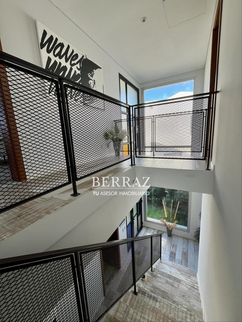 Casa venta 8 ambientes de estilo racionalista moderna en Ayres Plaza Pilar lote de 630 m2